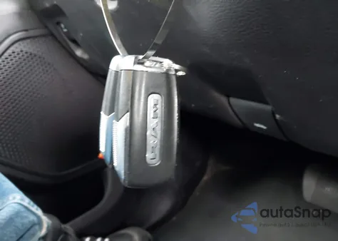 2024 Ram 1500 Big Horn 4X4 5'7 Box z USA, uszkodzony, nr VIN 1C6RRFFG0RN180219